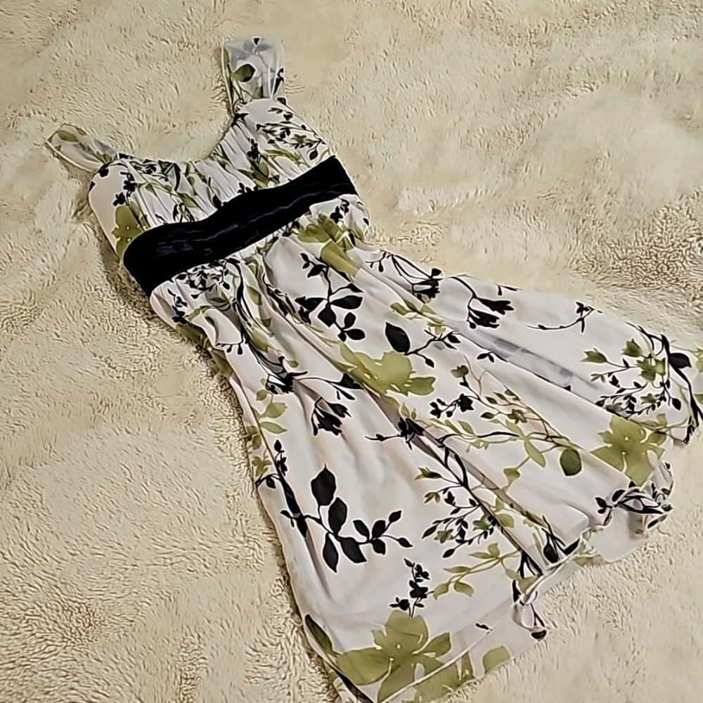 Floral short dress size medium